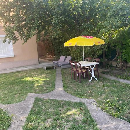 Spa Jardin Prive T3 Independant Dans Villa Morieres-les-Avignon Exterior photo
