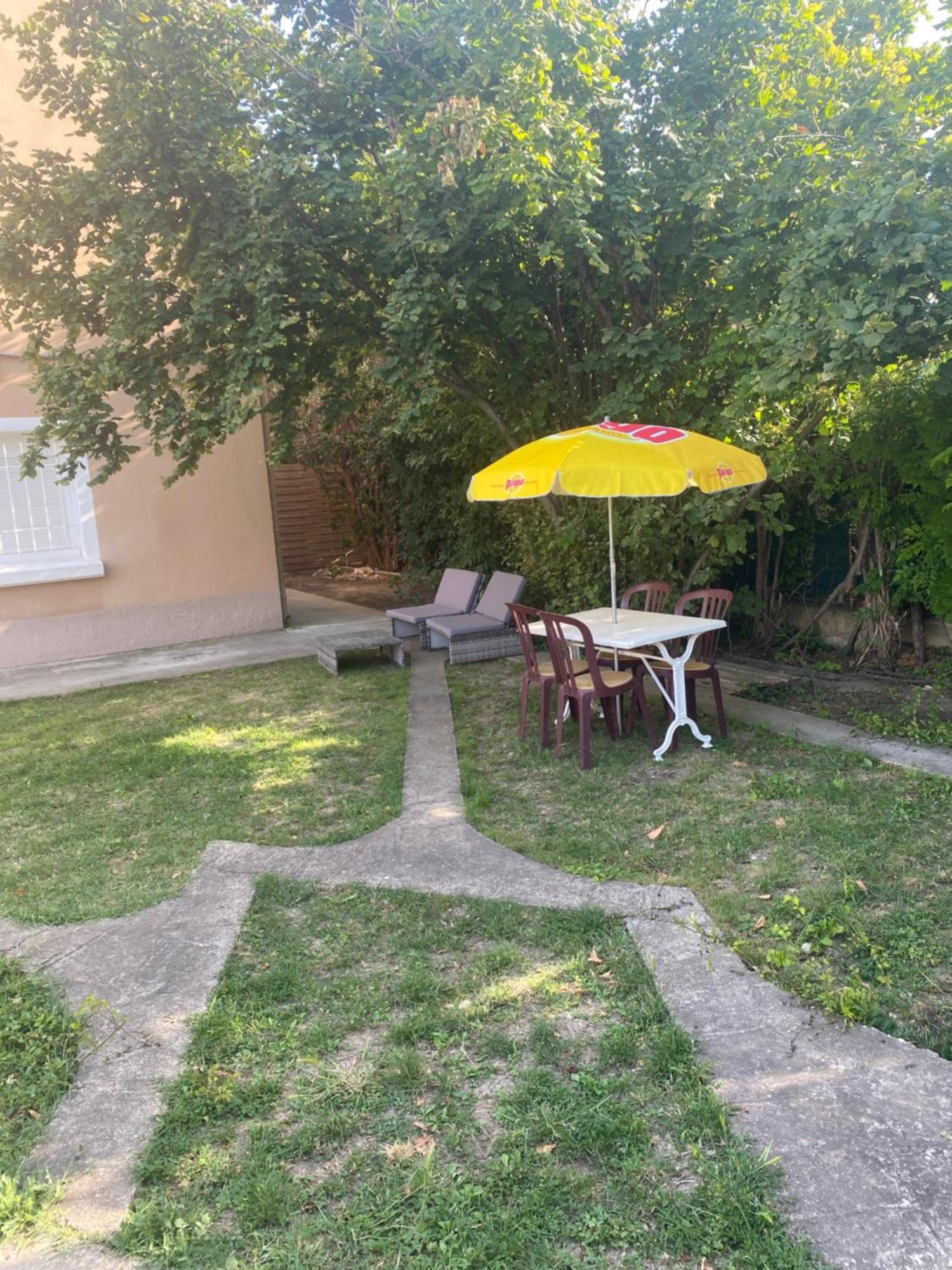 Spa Jardin Prive T3 Independant Dans Villa Morieres-les-Avignon Exterior photo